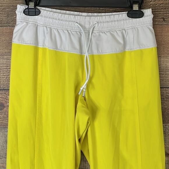 Lululemon Step Lively Crop Pants Capri Loose Fit Bright Yellow White Size 4 6 - Picture 2 of 9